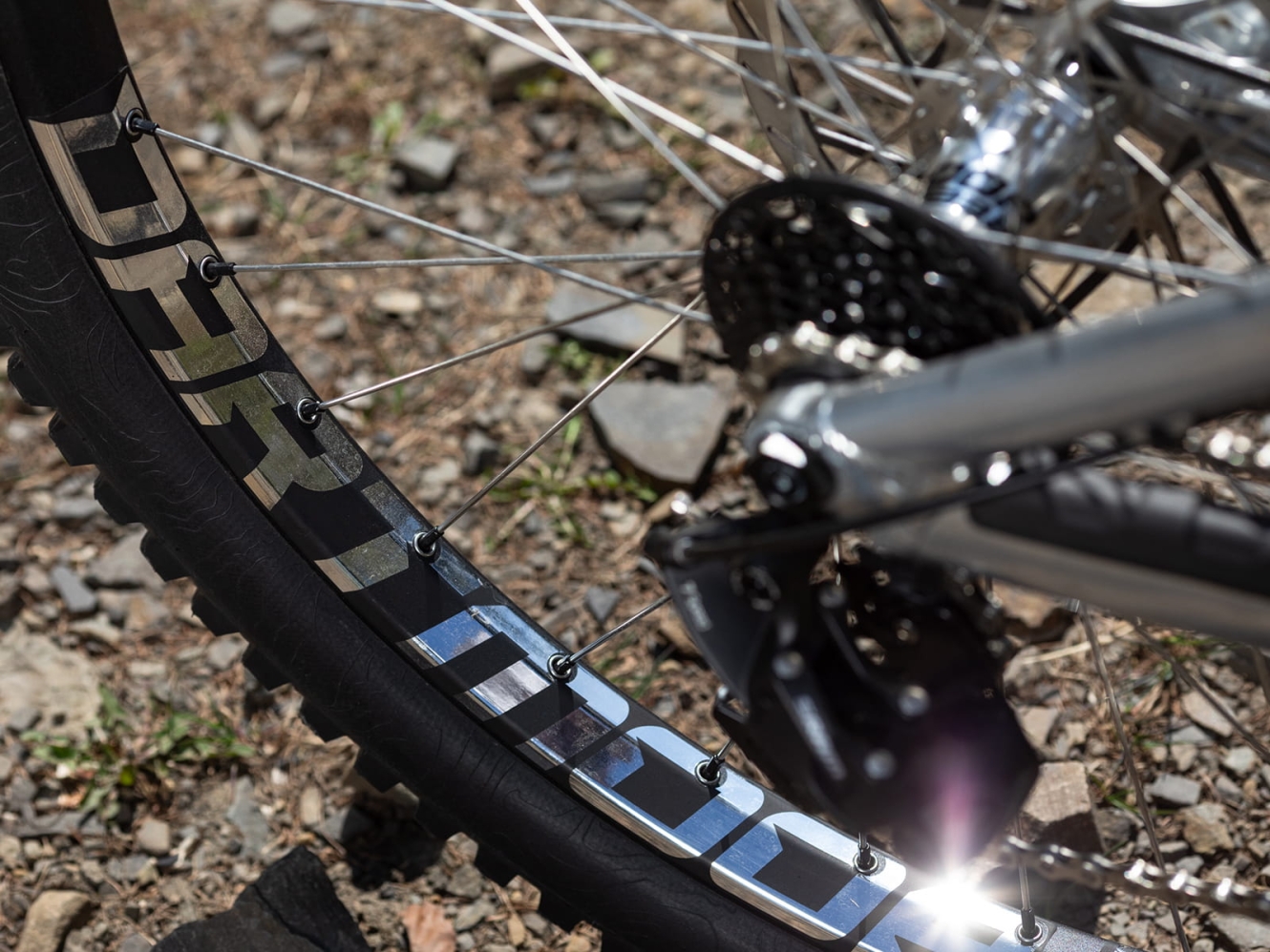 Banan's new Hornet Pro bikecheck