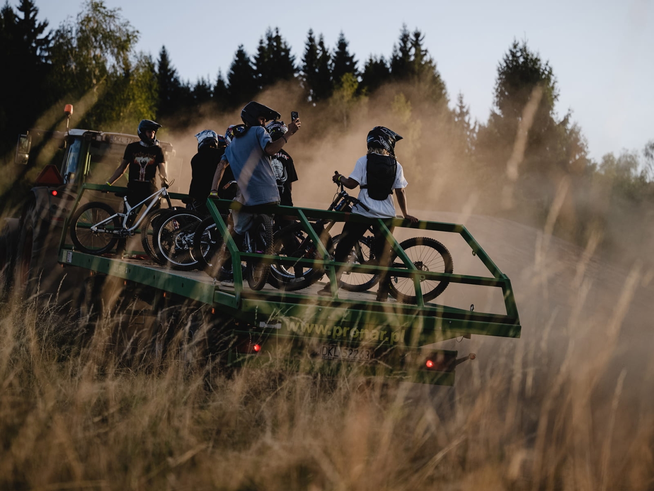 G-Force Kudowa: Airtime, Dust & Tree